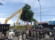 Bangunan Liar Puncak Bogor Dibongkar: 7 Simpang Dibersihkan, Ratusan Meter Tanah Dihapus!