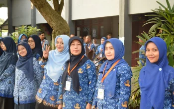 Bu Atun, Guru Senior SMA Negeri 1 Purwakarta: Memaafkan Murid yang Meledek Setelah 23 Tahun Mengajar