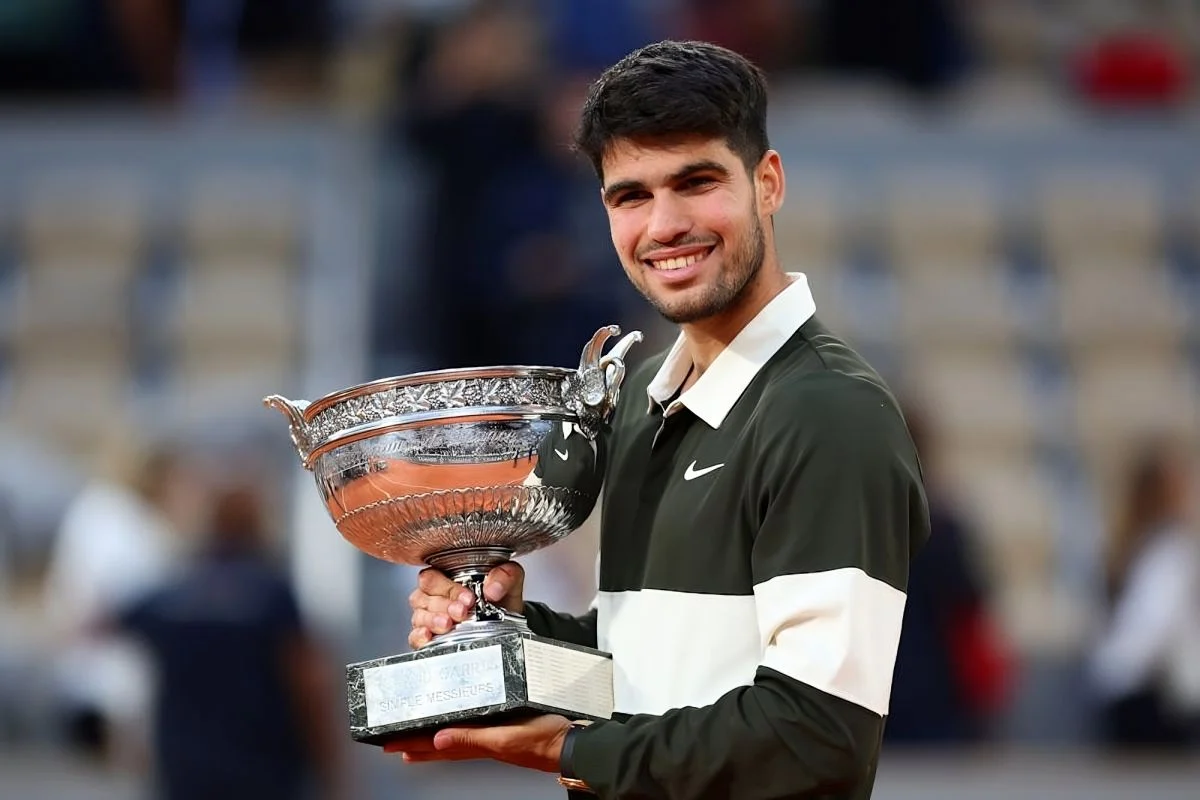 Cedera Pergelangan Tangan Carlos Alcaraz Mengancam French Open 2026, Ia Raih Penghargaan Laureus di Madrid