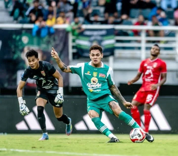 Cuma Selisih 2 Poin! Persebaya Surabaya Mengincar Posisi Empat Besar Usai Kemenangan atas Malut United