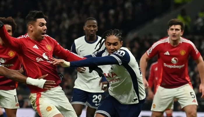 Debut Suram Roberto De Zerby di Tottenham: Kesalahan Fatal, Krisis Moral, dan Ancaman Degradasi