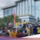 Demo kantor gubernur Kaltim pecah, 3 tuntutan utama, Rudy Mas’ud bungkam, DPRD setujui hak angket