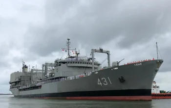 Detik-detik Kapal Perusak AS Tembak & Sita Kapal Kargo Iran di Teluk Oman: Konflik Memanas