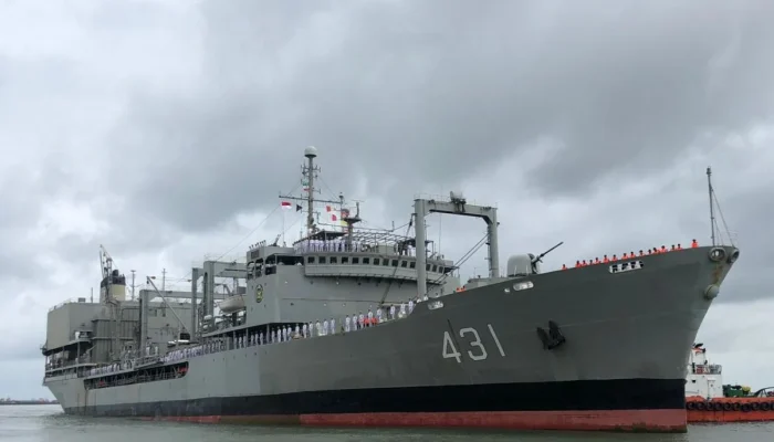 Detik-detik Kapal Perusak AS Tembak & Sita Kapal Kargo Iran di Teluk Oman: Konflik Memanas