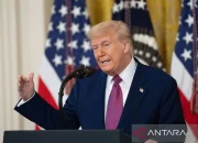 Donald Trump di Badai: Dari Ancaman Iran hingga Kontroversi Budaya, Rating Merosot Tajam