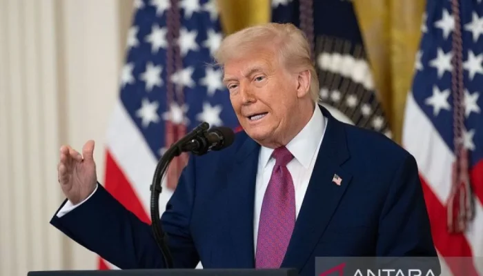 Donald Trump di Badai: Dari Ancaman Iran hingga Kontroversi Budaya, Rating Merosot Tajam