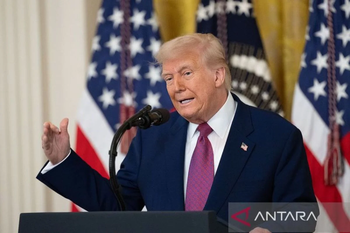 Donald Trump di Badai: Dari Ancaman Iran hingga Kontroversi Budaya, Rating Merosot Tajam