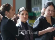 Drama Pengadaan Chromebook: Dua Terdakwa Berbaju Hitam Hadapi Tuntutan Rp16,9 Miliar di Pengadilan