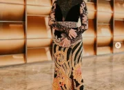 Gaya Artis Berkebaya yang Memukau di Festival Svarna Kartini 2026
