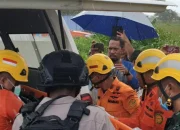 Helikopter PK-CFX Jatuh di Sekadau, 8 Korban Tewas, SAR Gabungan Lakukan Evakuasi Berat di Medan Terjal