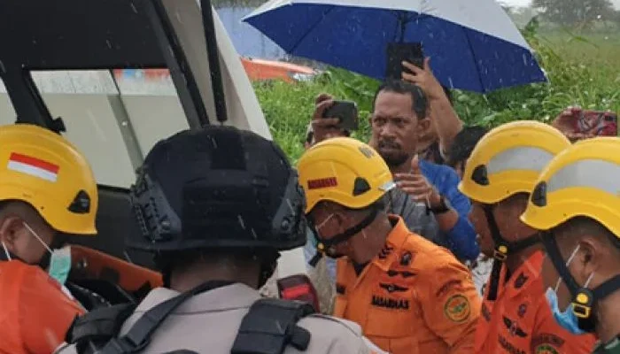 Helikopter PK-CFX Jatuh di Sekadau, 8 Korban Tewas, SAR Gabungan Lakukan Evakuasi Berat di Medan Terjal