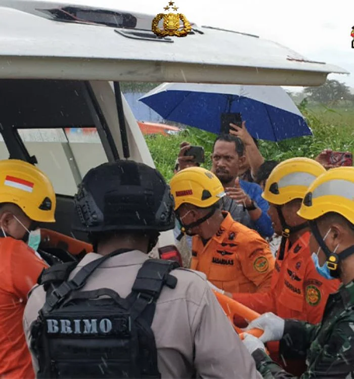 Helikopter PK-CFX Jatuh di Sekadau, 8 Korban Tewas, SAR Gabungan Lakukan Evakuasi Berat di Medan Terjal