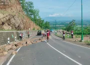 Hujan Lebat Picu Longsor Mematikan Jalan Clongop, Gunungkidul: BPBD Siapkan Tim Siaga