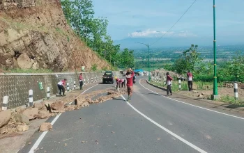 Hujan Lebat Picu Longsor Mematikan Jalan Clongop, Gunungkidul: BPBD Siapkan Tim Siaga