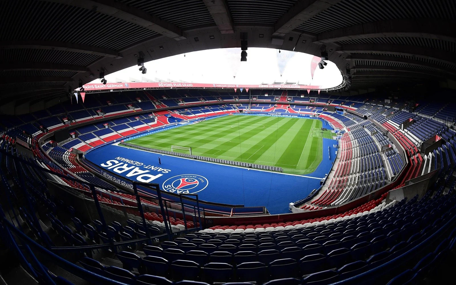 Kejutan di Parc des Princes: PSG vs Lyon Berujung Kalah 1-2, Poin Tipis Menjaga Puncak Ligue 1