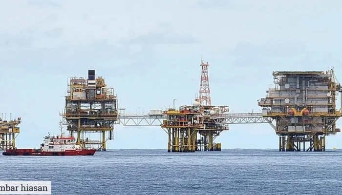 Ketegangan Memuncak di Selat Hormuz: Ancaman Penutupan, Blokade AS, dan Dampak Harga Minyak Global