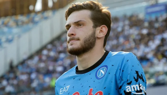 Khvicha Kvaratskhelia Bikin Geger Musim Panas: Napoli Siap Lepas Bintang Asing ke Liga Premier?