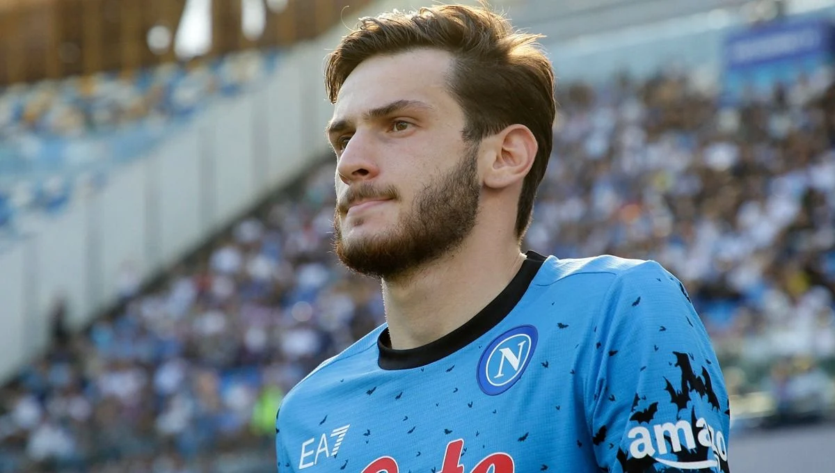 Khvicha Kvaratskhelia Bikin Geger Musim Panas: Napoli Siap Lepas Bintang Asing ke Liga Premier?