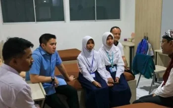 Komunikasi Efektif Seskab Teddy: Kunjungan ke Sekolah Rakyat Pejompongan Jadi Contoh Nyata
