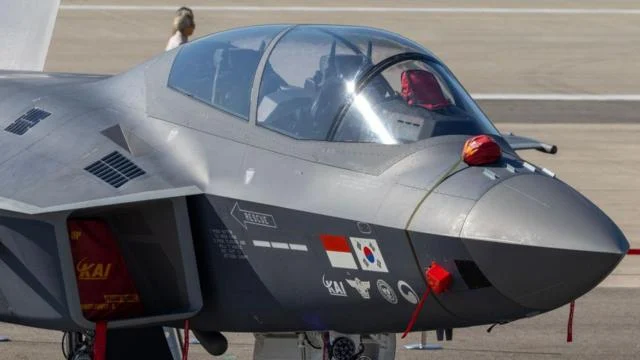 Kontroversi Jet Pribadi: Dari Instalasi Es Drake hingga Kecelakaan Jet Tempur Korea Selatan