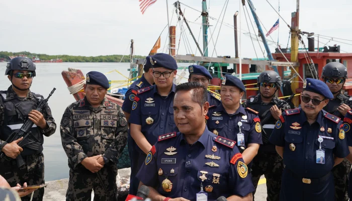 Kontroversi pajaki kapal Selat Malaka: Ide Purbaya, Penolakan Regional, dan Risiko Konflik