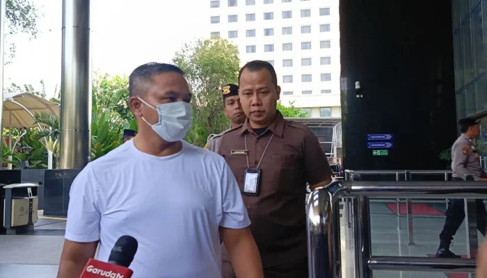 KPK Tahan Ajudan Abdul Wahid, Saksikan Detil Penyelidikan Kasus ‘Jatah Preman’ yang Mengguncang Riau