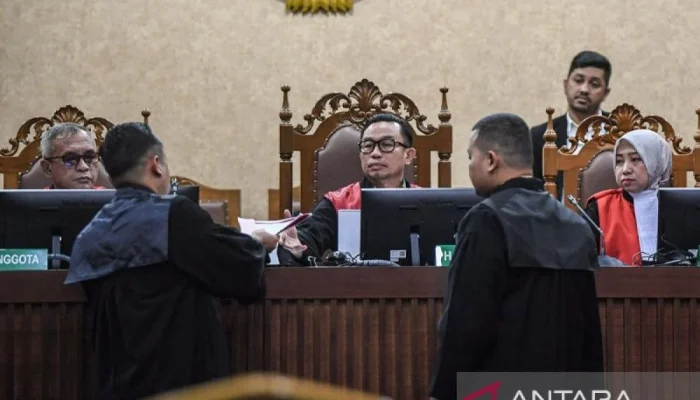 Pengacara Nadiem Mangkir, Sidang Ditunda dan Dituduh contempt of court