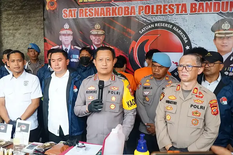 Polisi Bongkar Pabrik Kosmetik Bermerkuri di Bogor: Tiga Tersangka Ditangkap, Omzet Puluhan Juta!