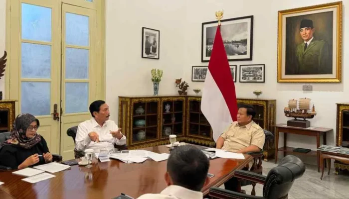 Prabowo dan Luhut Bahas Daya Beli, Rencana Indonesia Financial Center dalam Pertemuan Istana