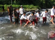 Satpam Selamatkan Siswa Hanyut di Sungai Cibanjaran, Relakan Nyawa demi Siswi yang Terbawa Arus