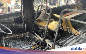 Sopir Angkot Bakar Rekan Usai Ditegur, Insiden Menggemparkan Tanah Abang