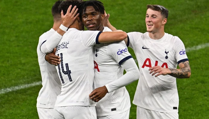 Tottenham Hotspur Terpuruk: Denda UEFA, Cedera Udogie, dan Revolusi Manajerial Menjelang Transfer Musim Panas