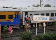 Tragedi Kecelakaan KRL Bekasi Timur: 16 Korban, termasuk Karyawan Alice Norin, Terlempar ke Luar Kereta