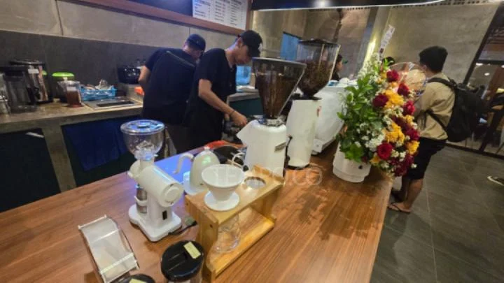 Viral Video Supriadi di Kafe: Dari Kebebasan Kopi hingga Penahanan Khusus di Nusakambangan