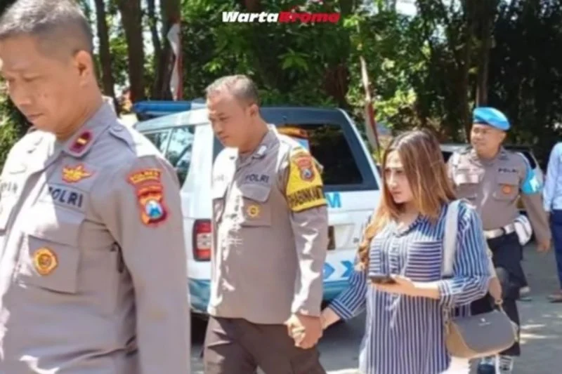 Wanita Mojokerto Bentak-ToYor Anak SD: Dari Jalan Dipotong Hingga Tersangka