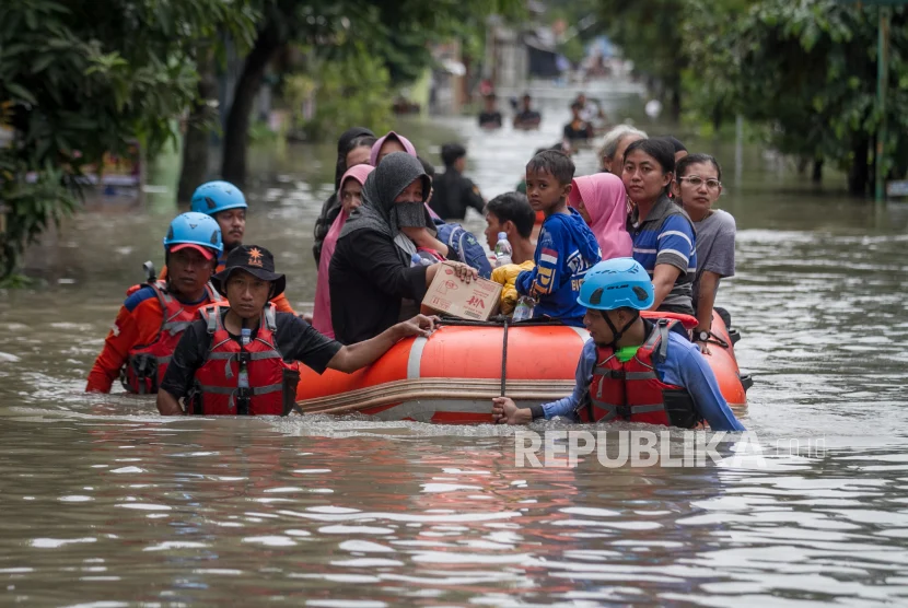 Warga Sukoharjo Relakan Kasur & Perabotan Usai Banjir Oli: Ini Alasan dan Upaya Kompensasi PO SAN