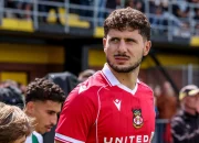 Wrexham vs Stoke: Kemenangan 2-0 yang Membawa Harapan Play‑off Menggeliat Kembali