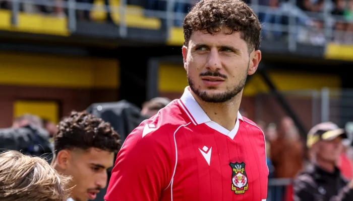 Wrexham vs Stoke: Kemenangan 2-0 yang Membawa Harapan Play‑off Menggeliat Kembali