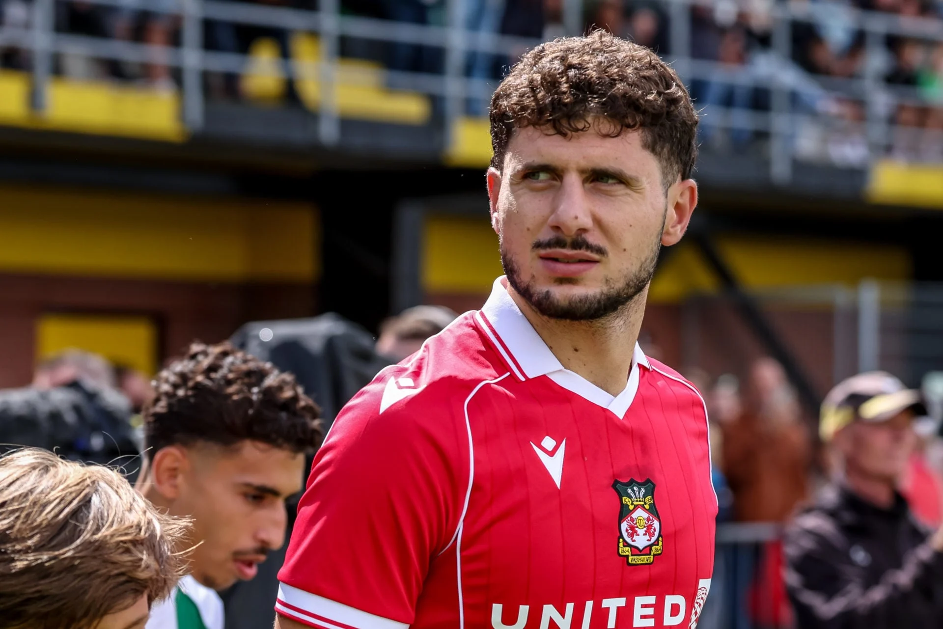 Wrexham vs Stoke: Kemenangan 2-0 yang Membawa Harapan Play‑off Menggeliat Kembali