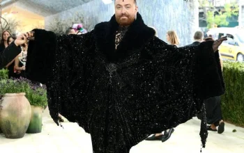 8 Gaya Seleb Pria di Met Gala 2026, Sam Smith Curi Perhatian!
