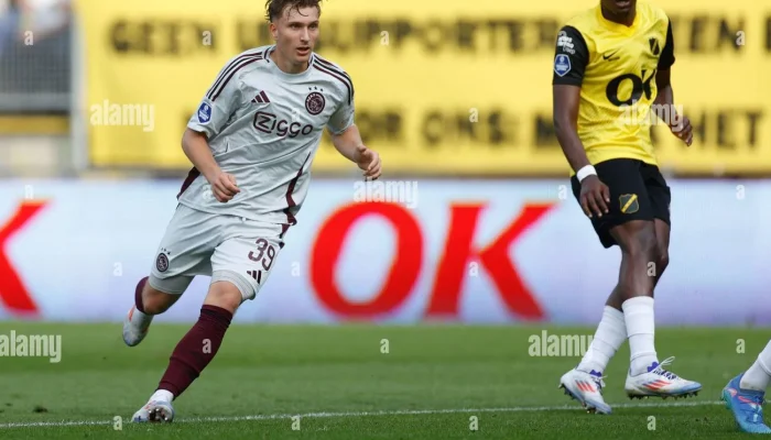 Ajax Tundukkan NAC Breda 2-0, Sorotan pada Maarten Paes, Mika Godts, dan Kontroversi Kewarganegaraan di Eredivisie