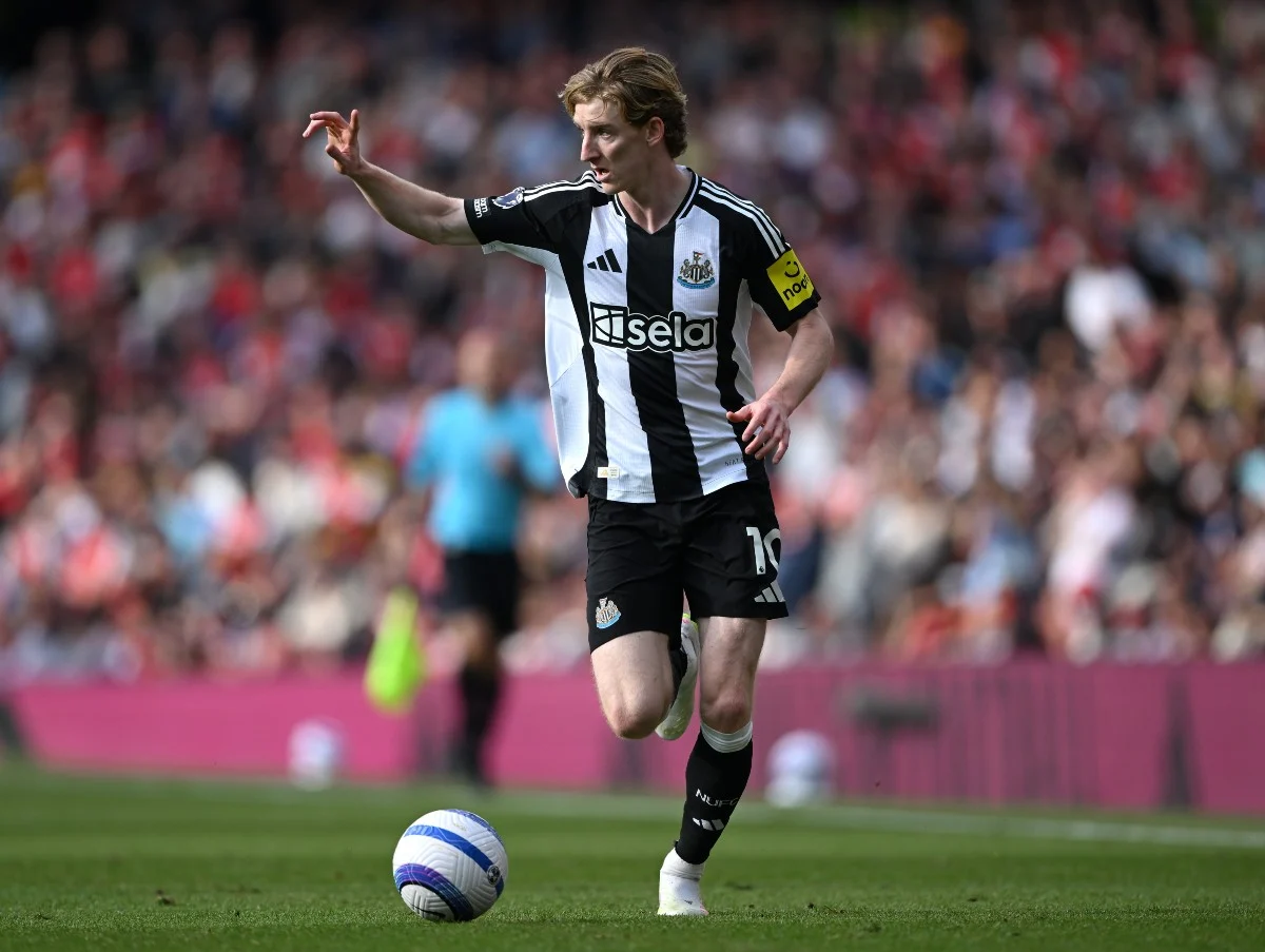 Anthony Gordon Diprediksi Hengkang dari Newcastle United, Barcelona dan Liverpool Berebut Tanda Tangan