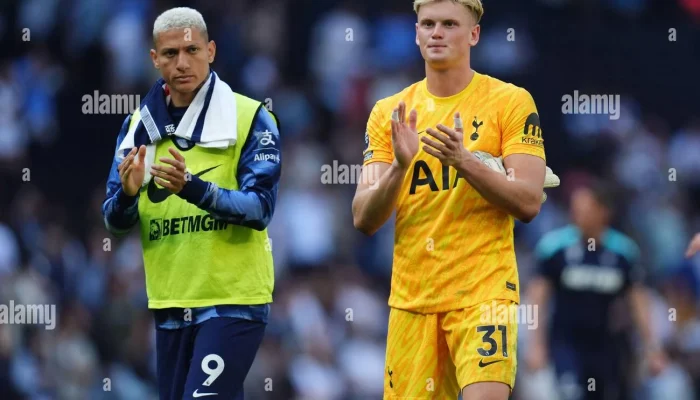 Antonín Kinský, Tottenham Hotspur, dan Pertarungan Relegasi Premier League