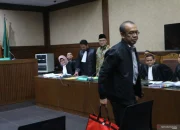 Arief Hidayat Tuduh Indonesia Terperangkap "Hyper Regulation"—Dampak Boros Anggaran dan Gerakan Politik "Poco-Poco"