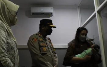 Bayi Ditemukan di Saluran Air: Dirawat di RSUD, Polisi Buru Pelaku
