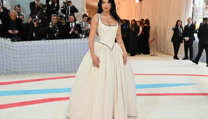 Beyonce Met Gala 2026: Kembalinya Sang Ratu Fashion dengan Gaun Kerangka dan Kalung Berlian Rp 869 Miliar bersama Blue Ivy