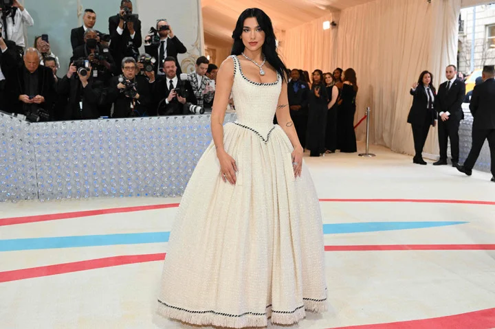 Beyonce Met Gala 2026: Kembalinya Sang Ratu Fashion dengan Gaun Kerangka dan Kalung Berlian Rp 869 Miliar bersama Blue Ivy