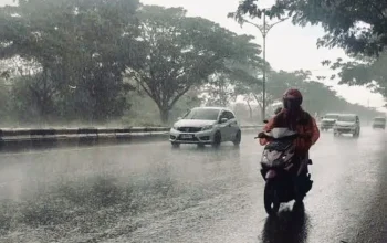 BMKG: Hujan Lebat dan Angin Kencang Melanda Indonesia, 33 Rumah Rusak di Tangsel