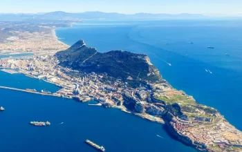Cadiz: Sejarah dan Ekonomi Kota Strategis di Gibraltar