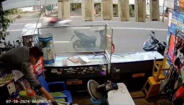 CCTV Kota Bogor Tangkap Aksi Pemotor ‘Terbang’ dan Pencurian HP Selebgram